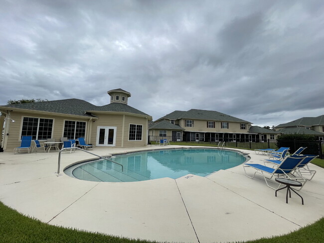 Photo - Luxurious 3-Bedroom Condo in Panama City, FL with Spacious Layout and Modern Amenities!