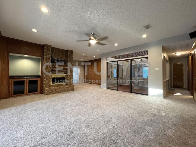 Photo - Spacious Single Story 3/2/2 Situated in Pr...