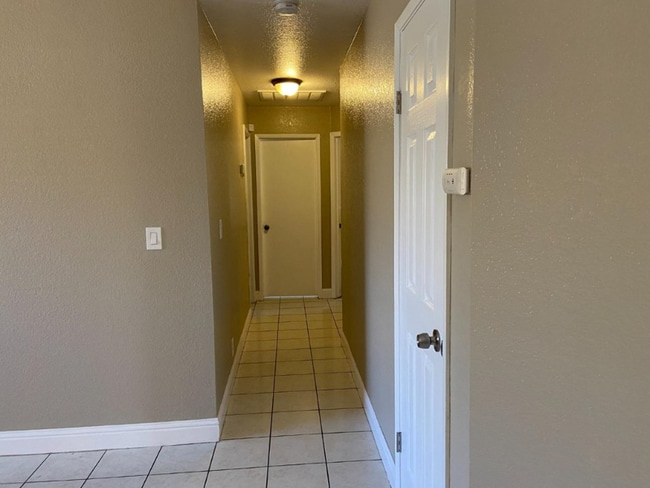 Photo - 700 Lacross Ct