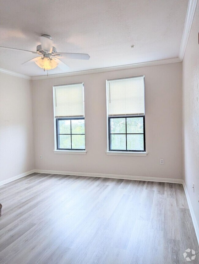 Building Photo - Updated 1x1 562 square feet Rental
