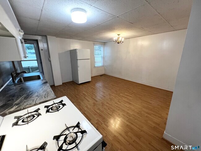 Photo - 143 William St Unit A