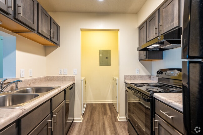 2BR, 2BA - Kitchen