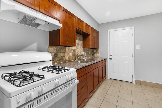 Photo - 4401 Denmark St