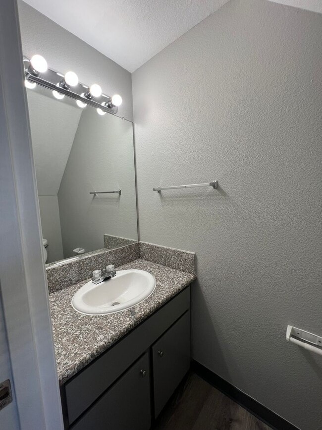 Photo - Lincoln Court