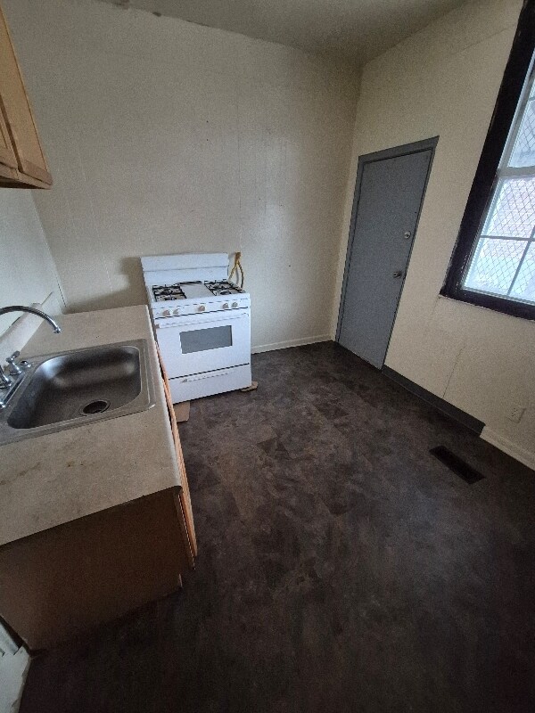 Photo - 2733 E Monument St Unidad 1