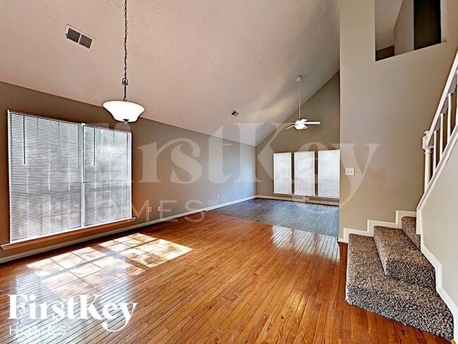 Photo - 852 Shore Dr