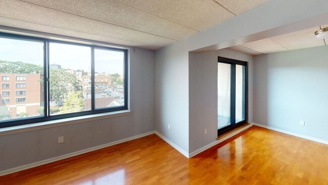 Photo - RARE 2BED 2 BATH in Allston... Don't miss out....