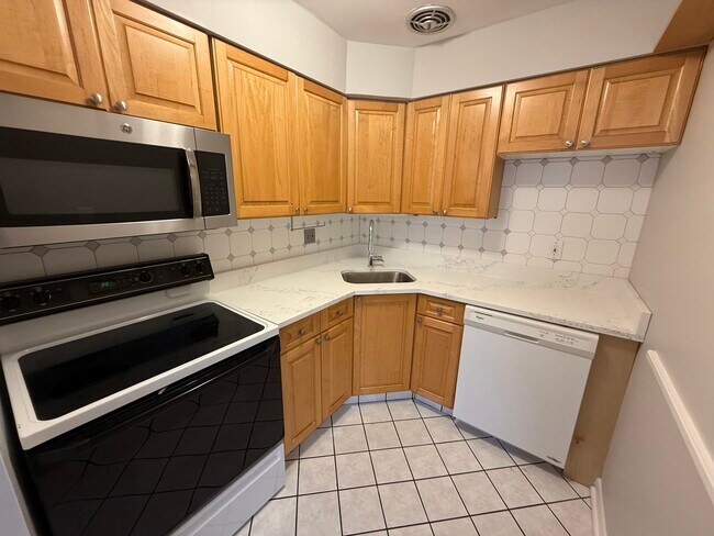 Photo - 744 W Gordon Terrace Unit 305