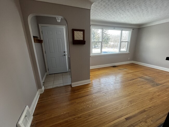 Photo - 253 Lillian St