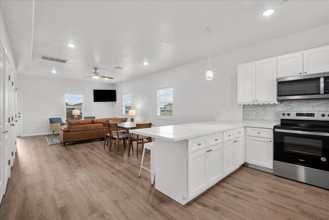 Photo - 913 Bluewater Hwy