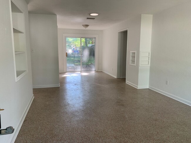 Photo - 760 Greenway Pl