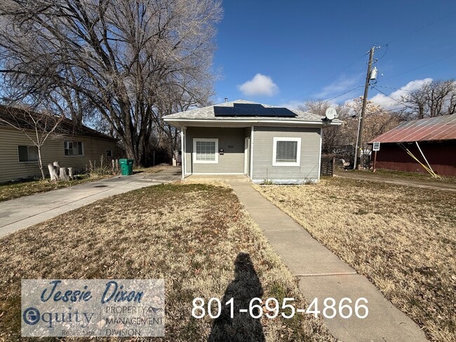 Building Photo - 866 E 22nd St