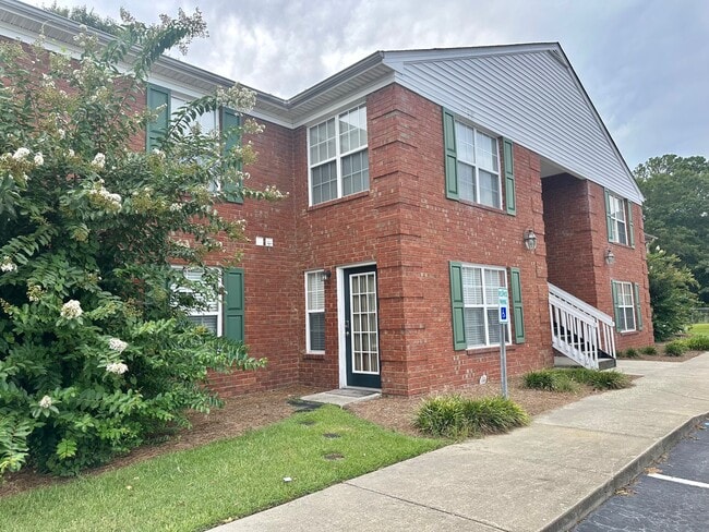 Building Photo - 533 3rd Loop Rd