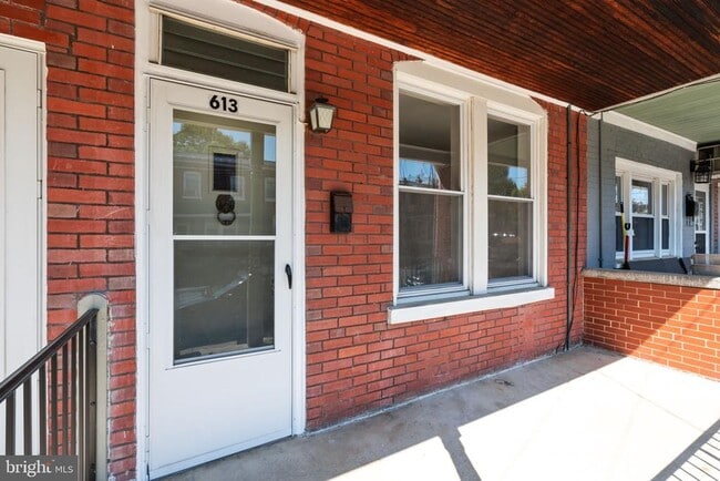 Building Photo - 613 N Scott St Rental