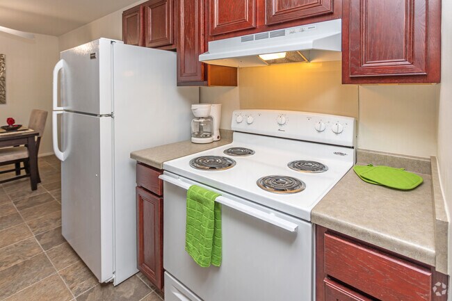 2BR, 1BA - 910SF - Kitchen