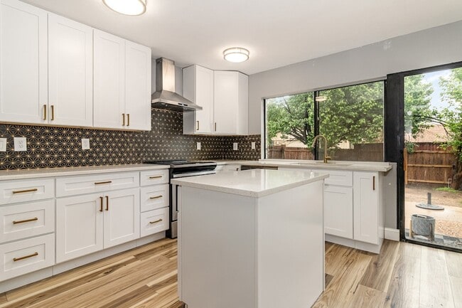 Photo - 4716 Roberts Dr