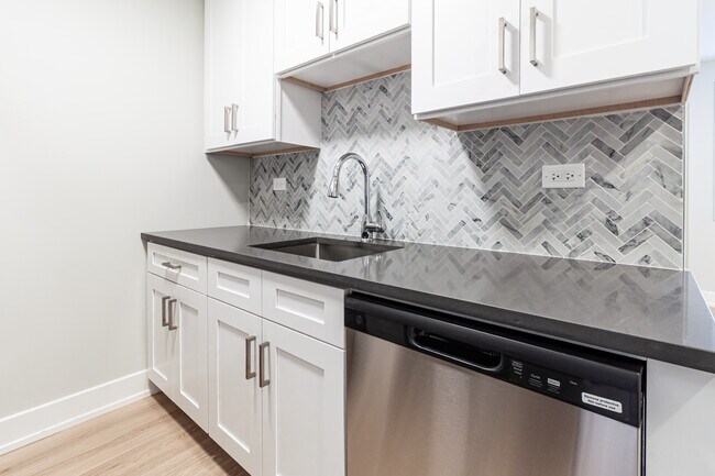 Photo - 531 W Aldine Ave