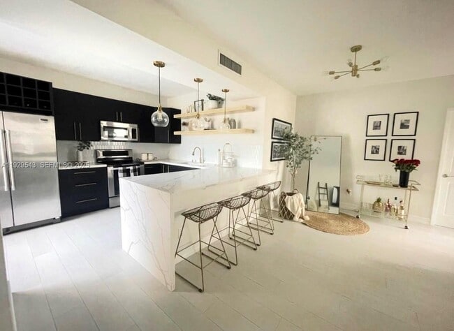 Building Photo - 11864 NW 11th St Unit 11864