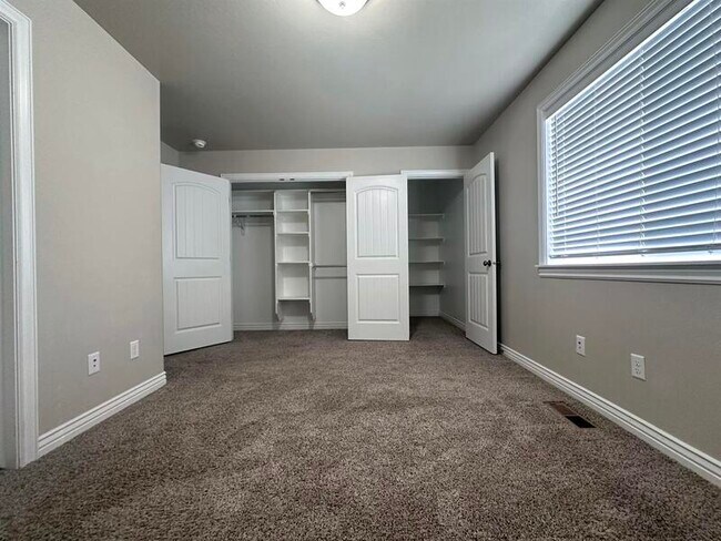 Photo - 465 N 2650 W