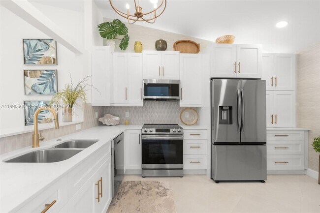 Photo - 15465 Lake Magnolia Pl