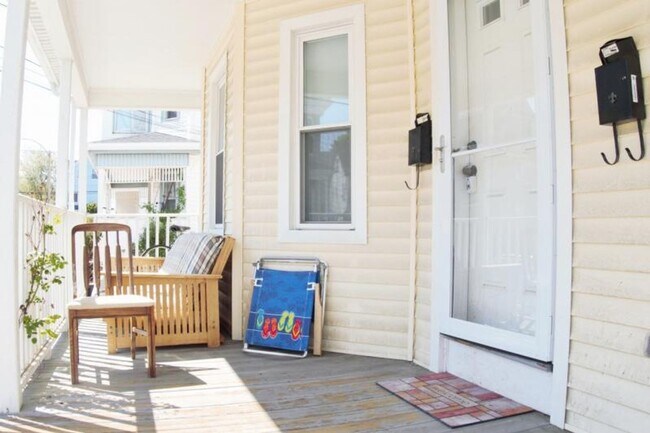 Photo - No Brokers Fee, No Security Deposit, Porch, Eat-in Kitchen