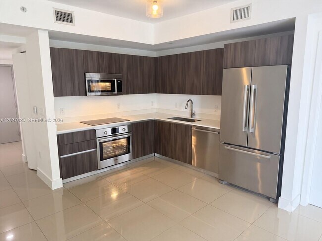 Building Photo - 488 NE 18th St Unit 3102