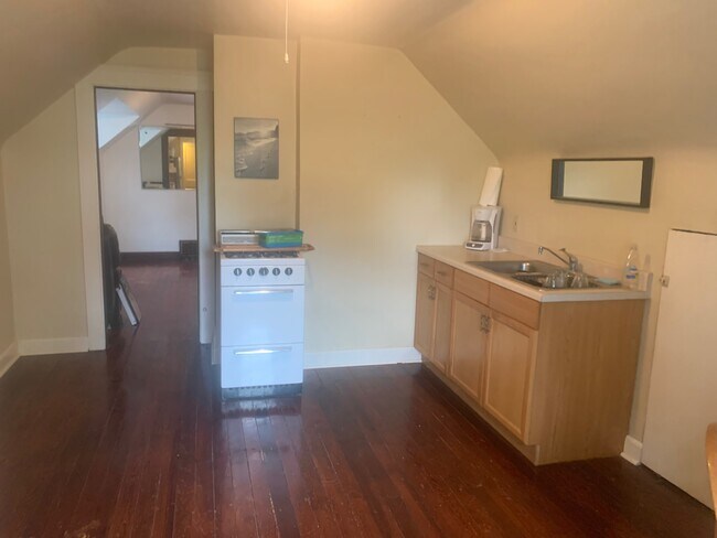 Building Photo - 1209 Bonnieview Ave Unit 3 Rental