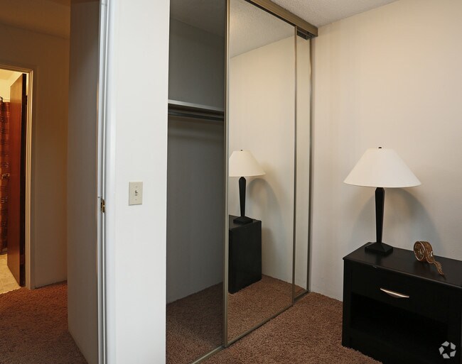 Rosedale Estates Apartments For Rent in Roseville, MN