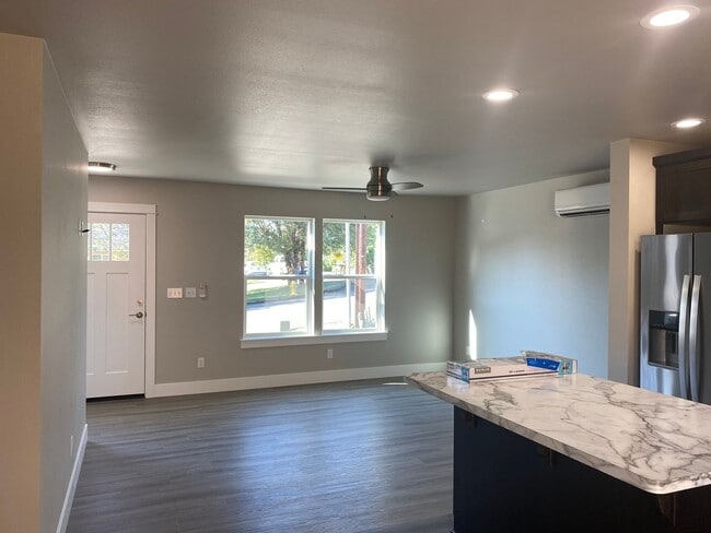 Photo - 3 Bedroom 2.5 Bath Townhouse!