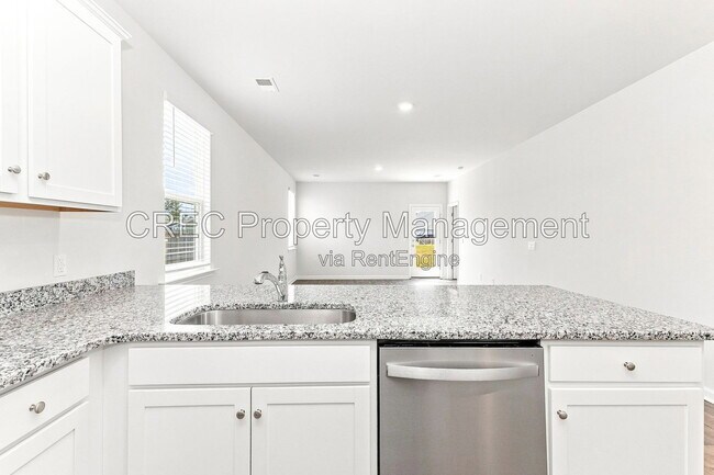 Photo - 817 Lilyford Ln