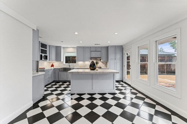 Photo - 6158 Burgoyne Rd