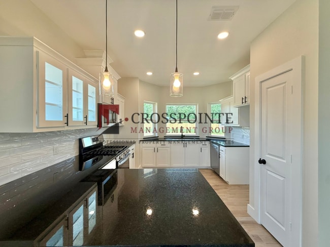 Photo - Stunning 3 bedroom 2 bathroom Home!