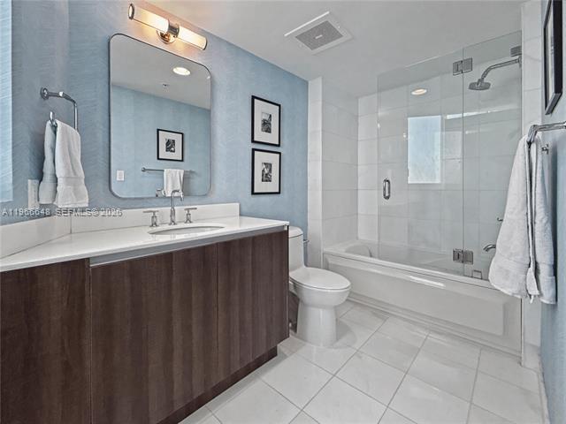 Photo - 665 NE 25th St Unidad 2102