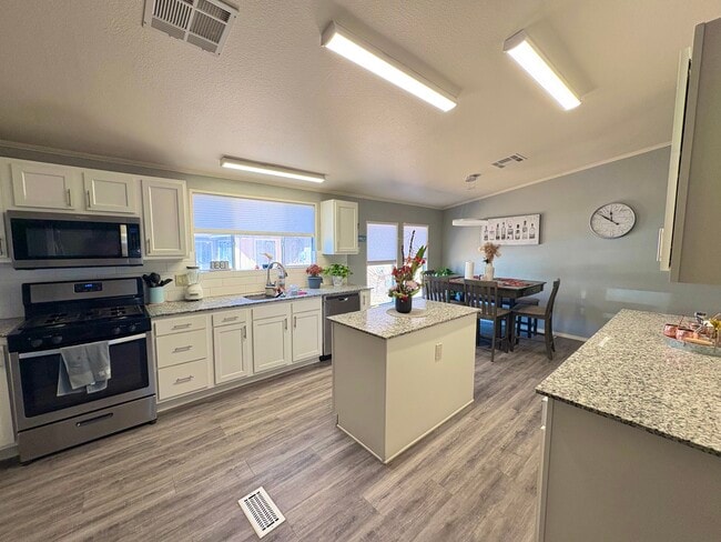 Photo - 511 Dayton Cir