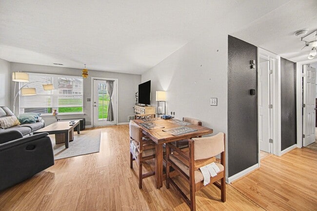 Photo - 1305 Millbrook Trail