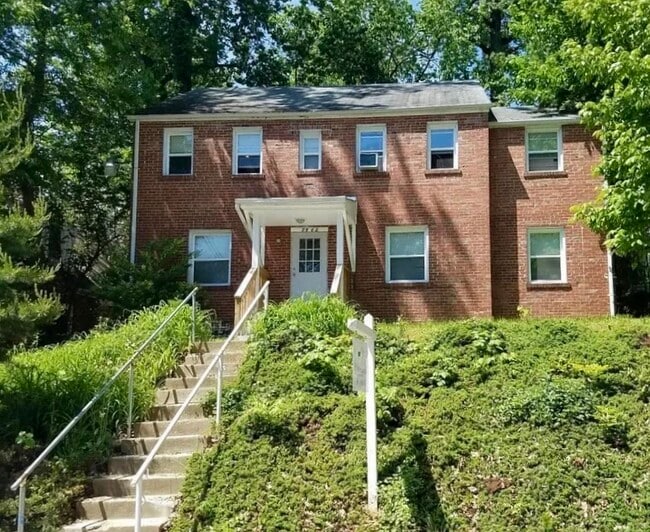 Building Photo - 7902 Garland Ave Unit 2