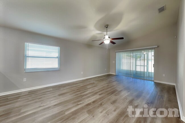 921 Kingfisher Dr