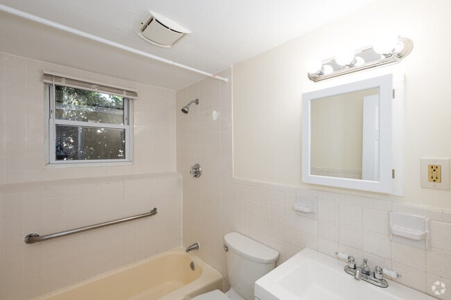 2BR, 1BA - 757SF - Bathroom - Quarry Stone Apartments