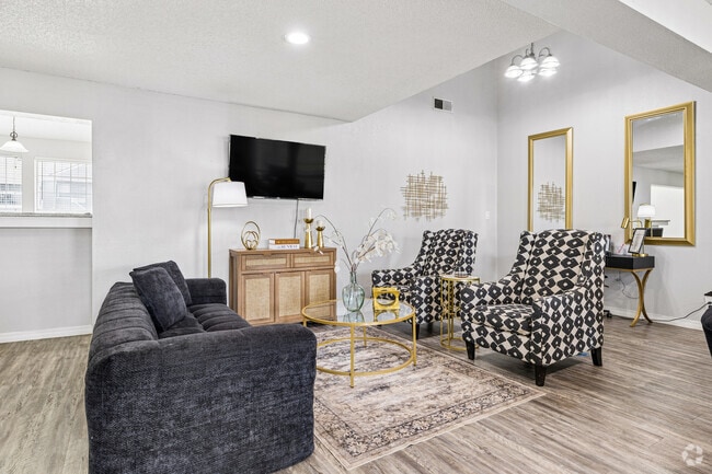 Photo - Huntington Hollow Apartments