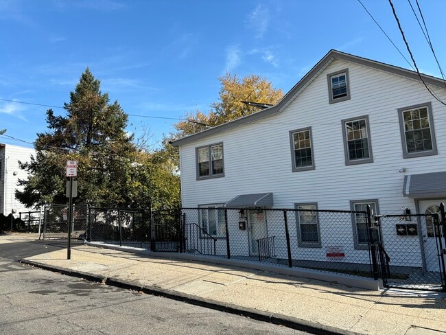 Photo - 240 Sommerville Pl Unit #2