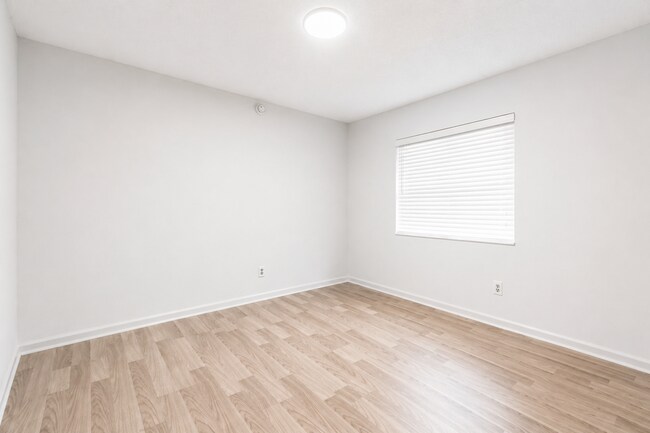 Photo - 190 Parkwood Dr