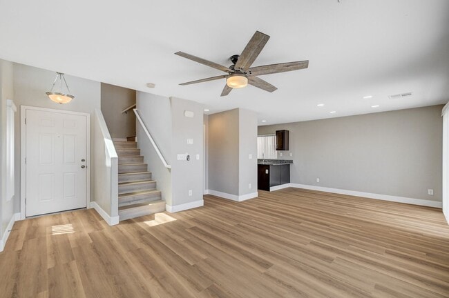 Photo - 9930 Stiges St