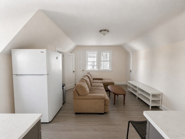Building Photo - 270 Pacific St Unit 3