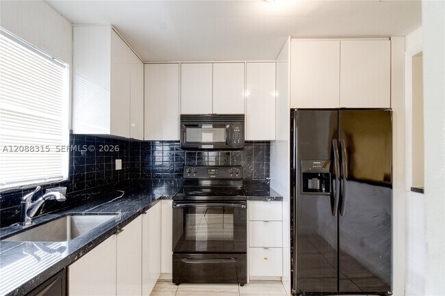 Photo - 5160 SW 40th Ave Unit 4D