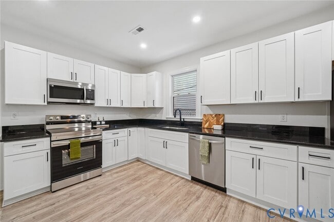 Building Photo - 1127 W Washington St