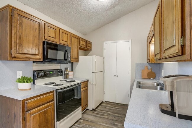 Building Photo - 1000 River Bend Dr Unit B2-0200 Rental