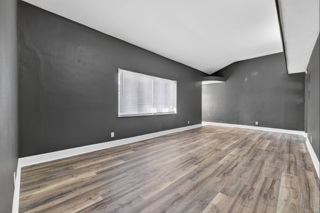 Photo - 10235 Midland Blvd