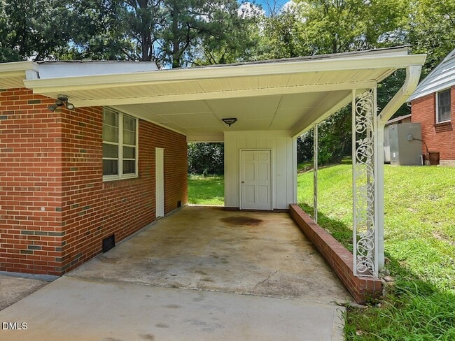 Photo - 852 Hadley Rd