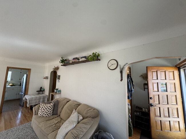 Photo - "Charming 4-Bed Sanctuary with Spacious Living in Saint Paul - Como Neighborhood"