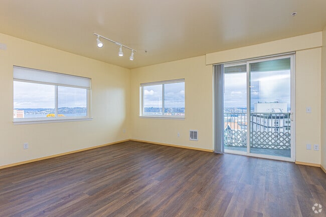 3BR, 2BA - 1022SF